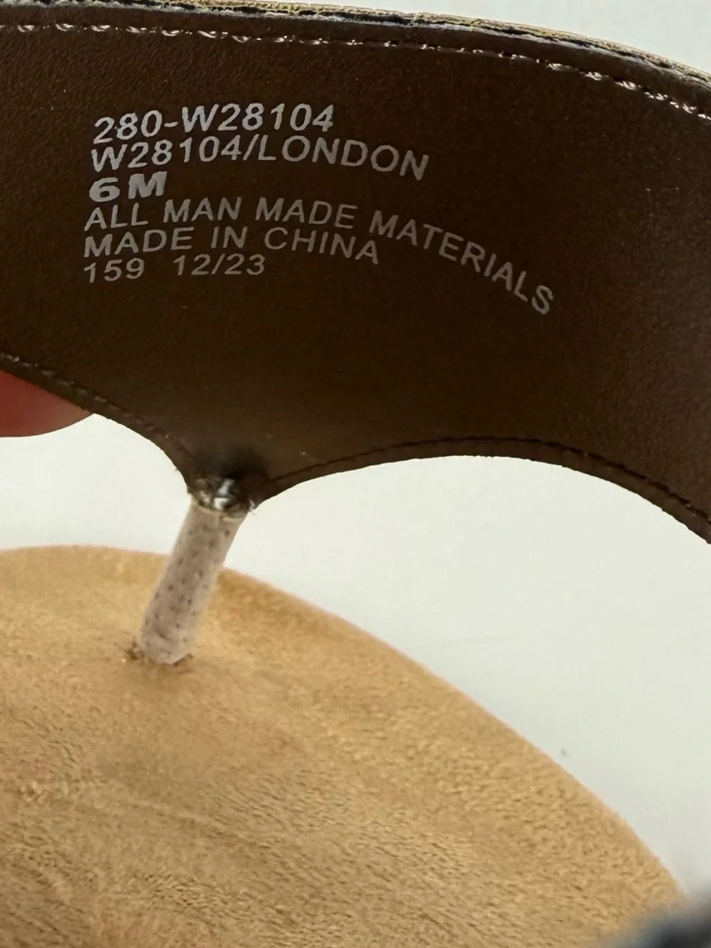 White Mountain London Flat Thong Sandals Womens 6M Taupe Faux Suede NEW
